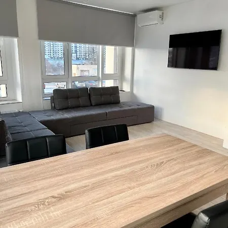 New 3 Rooms Apartment Near The Metro Station Kyiv Exterior photo