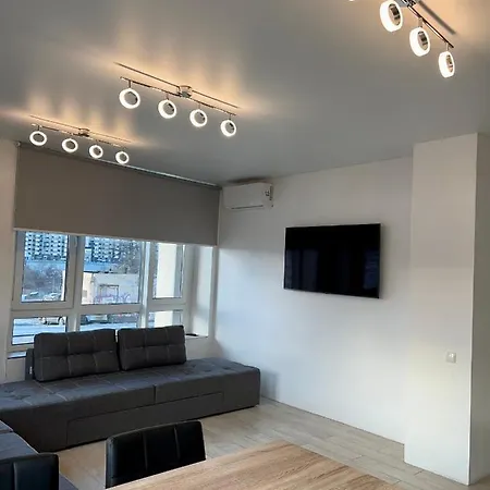New 3 Rooms Apartment Near The Metro Station Kyiv Exterior photo
