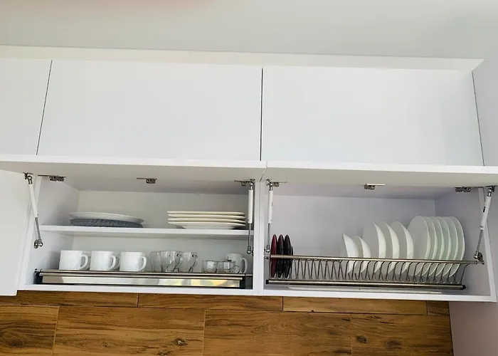 New 3 Rooms Apartment Near The Metro Station