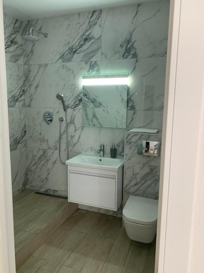 Apartment New 3 Near The Metro Station Kyiv